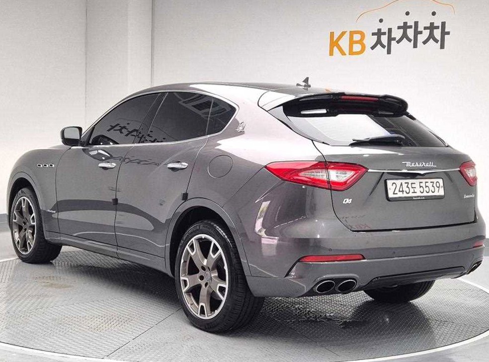 마세라티 르반떼 3.0  AWD 그란 스포츠 사진 2