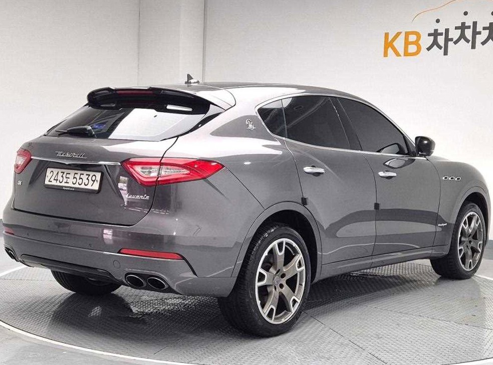 마세라티 르반떼 3.0  AWD 그란 스포츠 사진 3