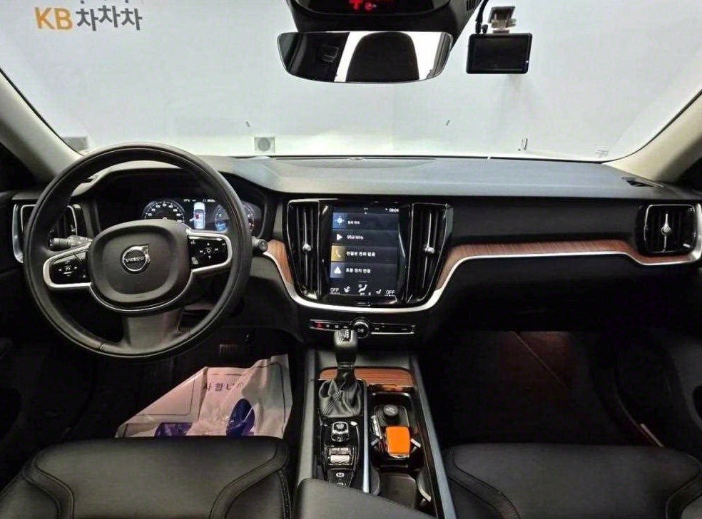 볼보 V60 2.0 T5 AWD 사진 7