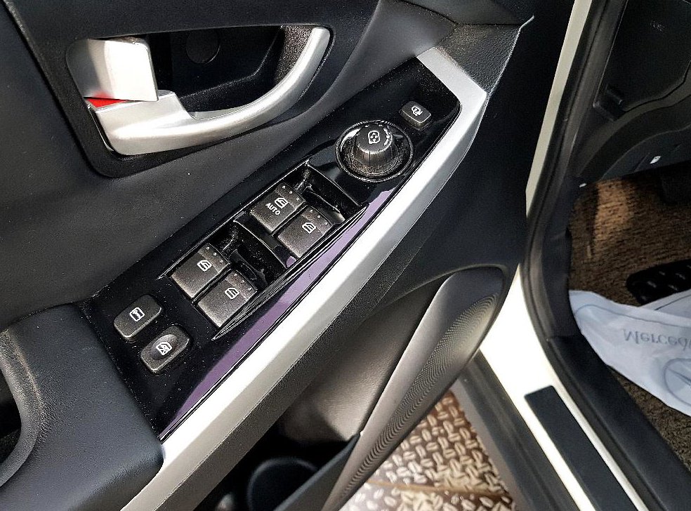 KG모빌리티(쌍용)  코란도 2WD 2.0 CVT 사진 12