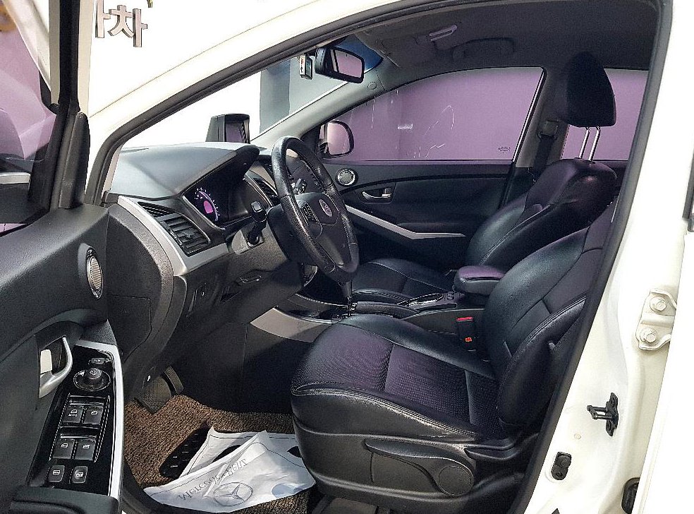 KG모빌리티(쌍용)  코란도 2WD 2.0 CVT 사진 8