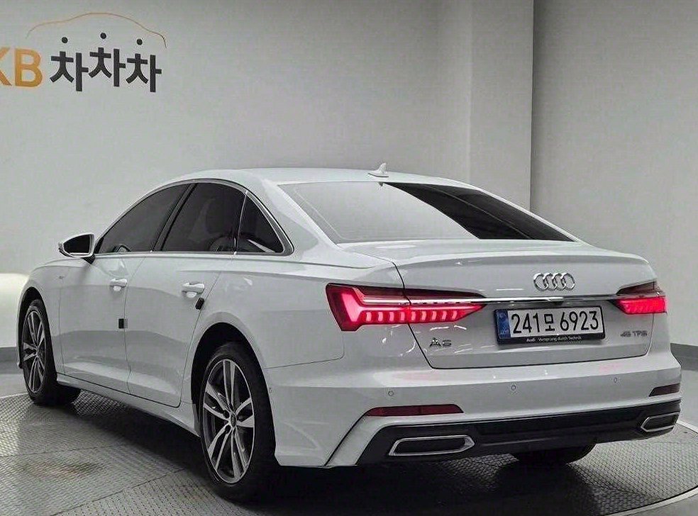 아우디 A6 45 TFSI 프리미엄 사진 2