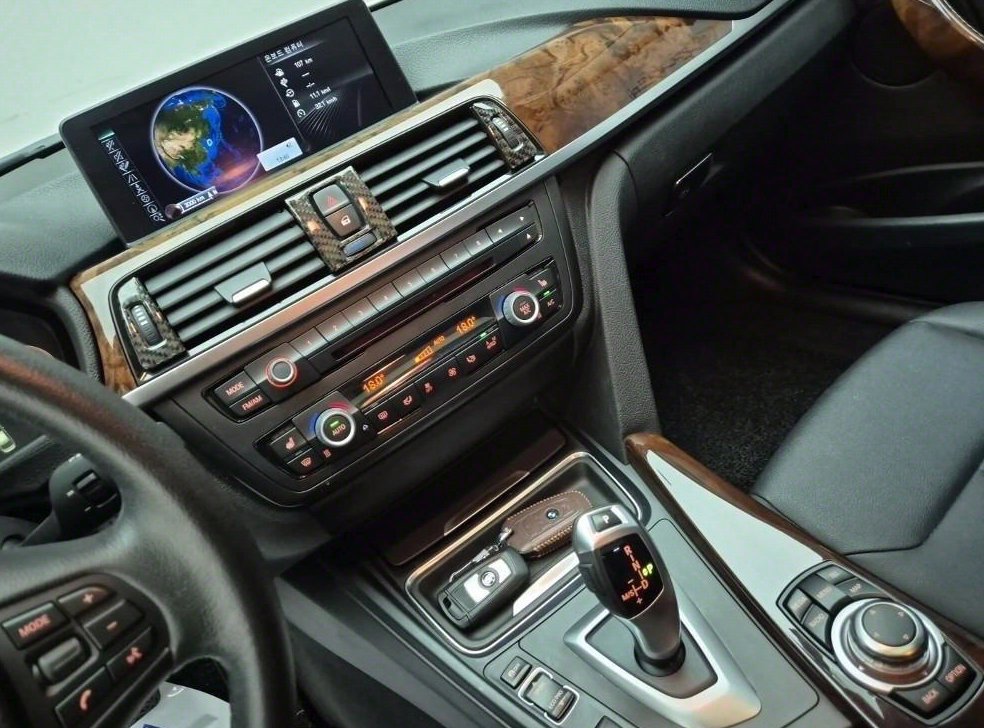 BMW 3시리즈 320i 사진 10