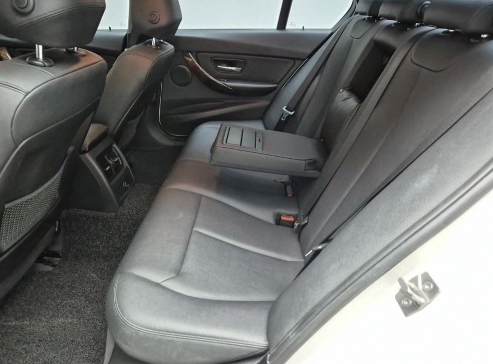BMW 3시리즈 320i 사진 12