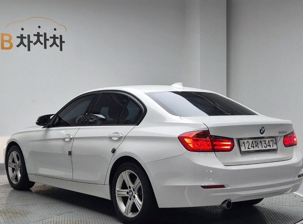 BMW 3시리즈 320i 사진 2