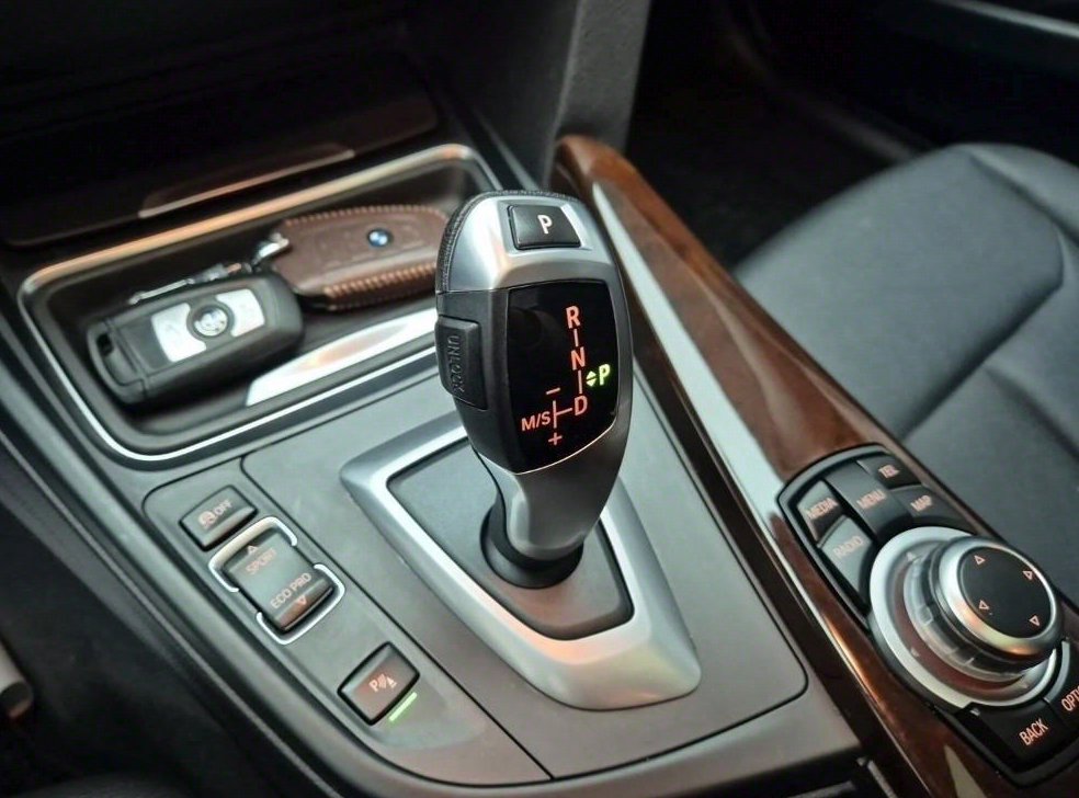 BMW 3시리즈 320i 사진 8