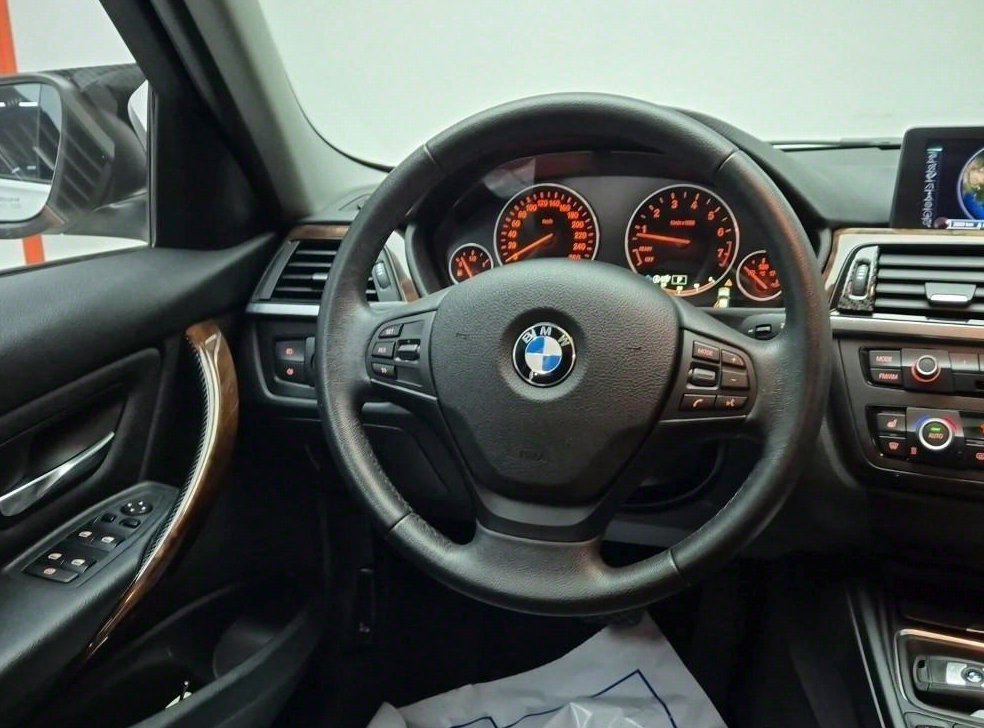 BMW 3시리즈 320i 사진 9