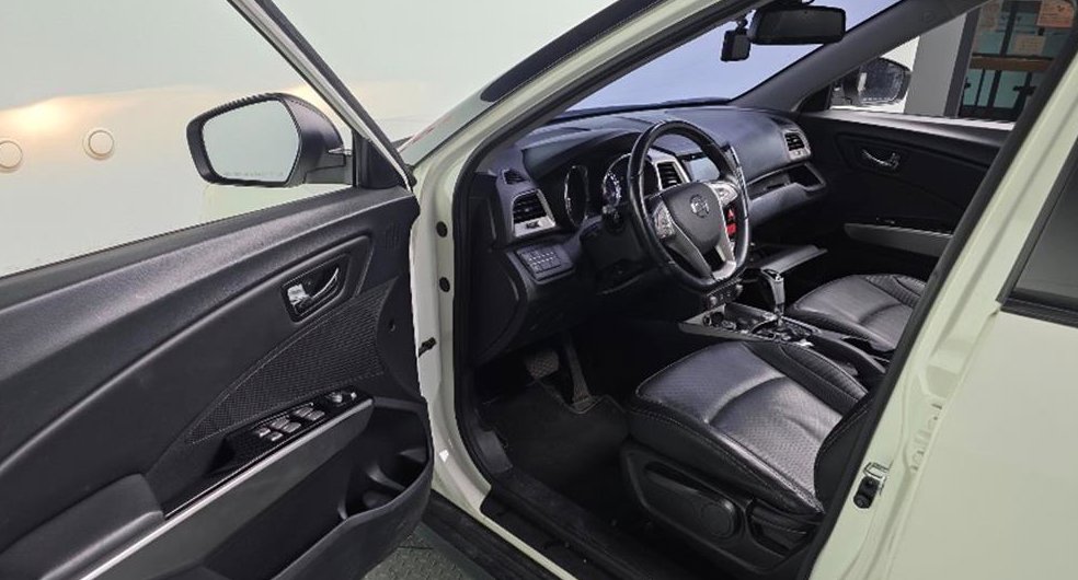 KG모빌리티(쌍용)  티볼리 가솔린 2WD 1.6 LX 사진 11