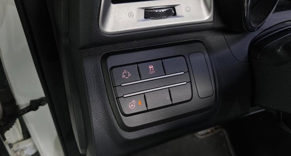 KG모빌리티(쌍용)  티볼리 가솔린 2WD 1.6 LX 사진 17