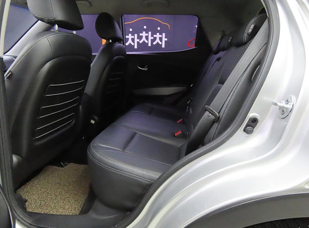 KG모빌리티(쌍용)  티볼리 2WD 디젤 VX 사진 6