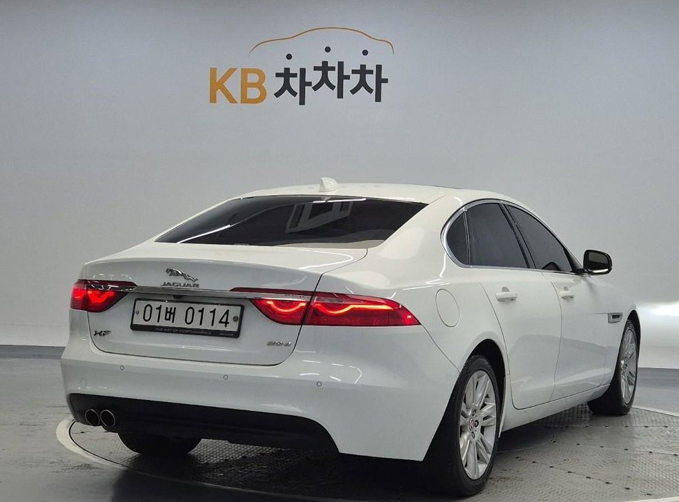 재규어 XF 2.0D 포트폴리오 사진 2