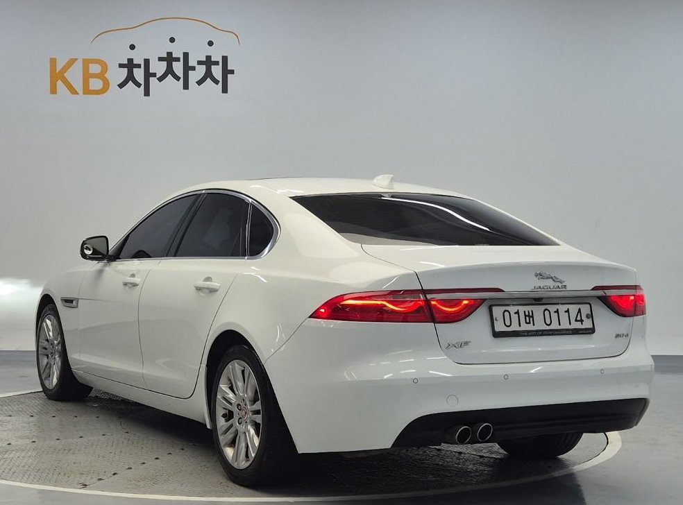 재규어 XF 2.0D 포트폴리오 사진 3
