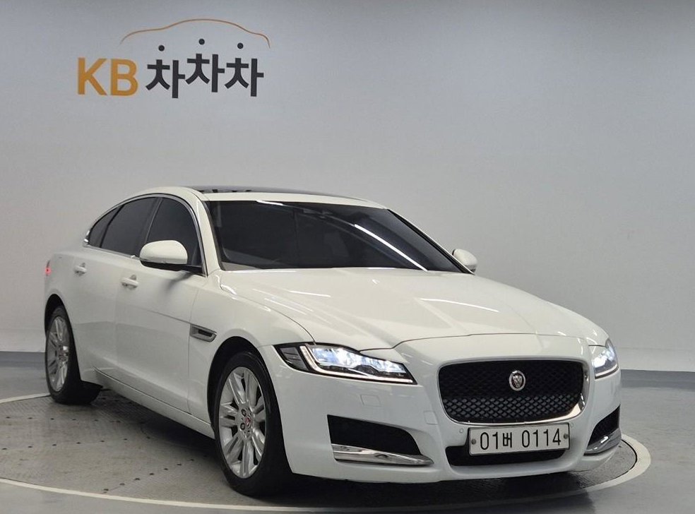 재규어 XF 2.0D 포트폴리오 사진 4