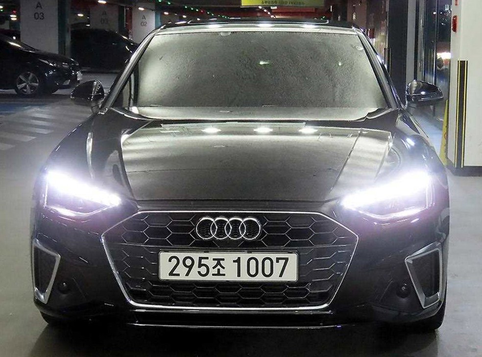 아우디 A4 40 TFSI 프리미엄 사진 2