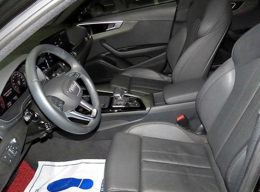 아우디 A4 40 TFSI 프리미엄 사진 6