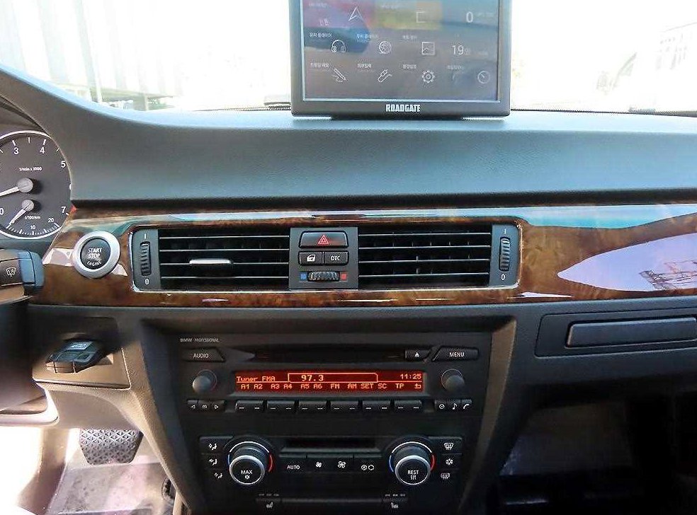 BMW 3시리즈 320i 세단 사진 13