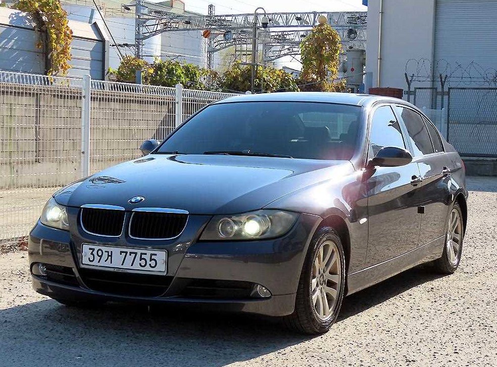 BMW 3시리즈 320i 세단 사진 2