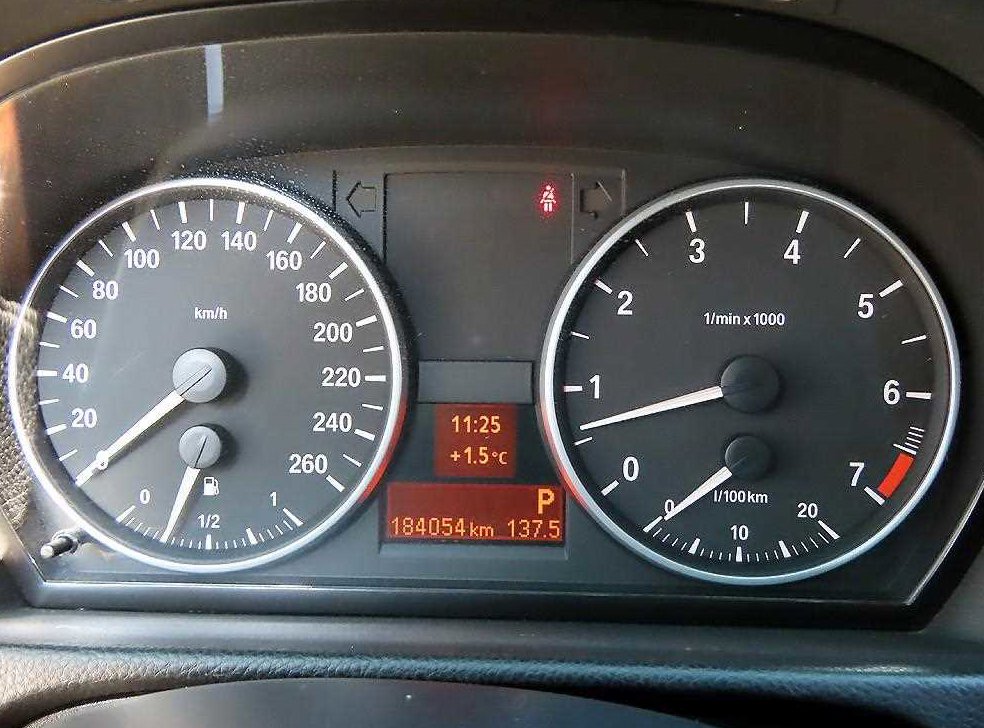 BMW 3시리즈 320i 세단 사진 9