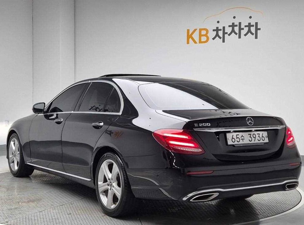 벤츠 E 클래스 E200 아방가르드 사진 2
