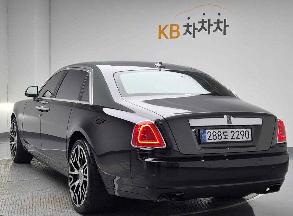 롤스로이스 고스트 6.6 V12 EWB 사진 2