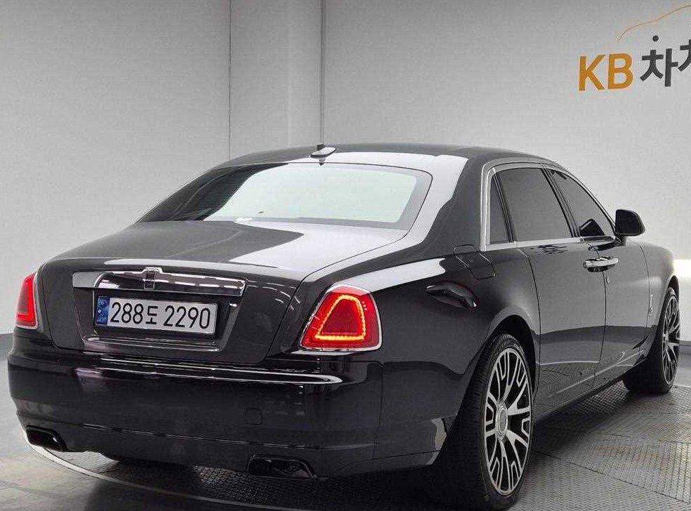 롤스로이스 고스트 6.6 V12 EWB 사진 3