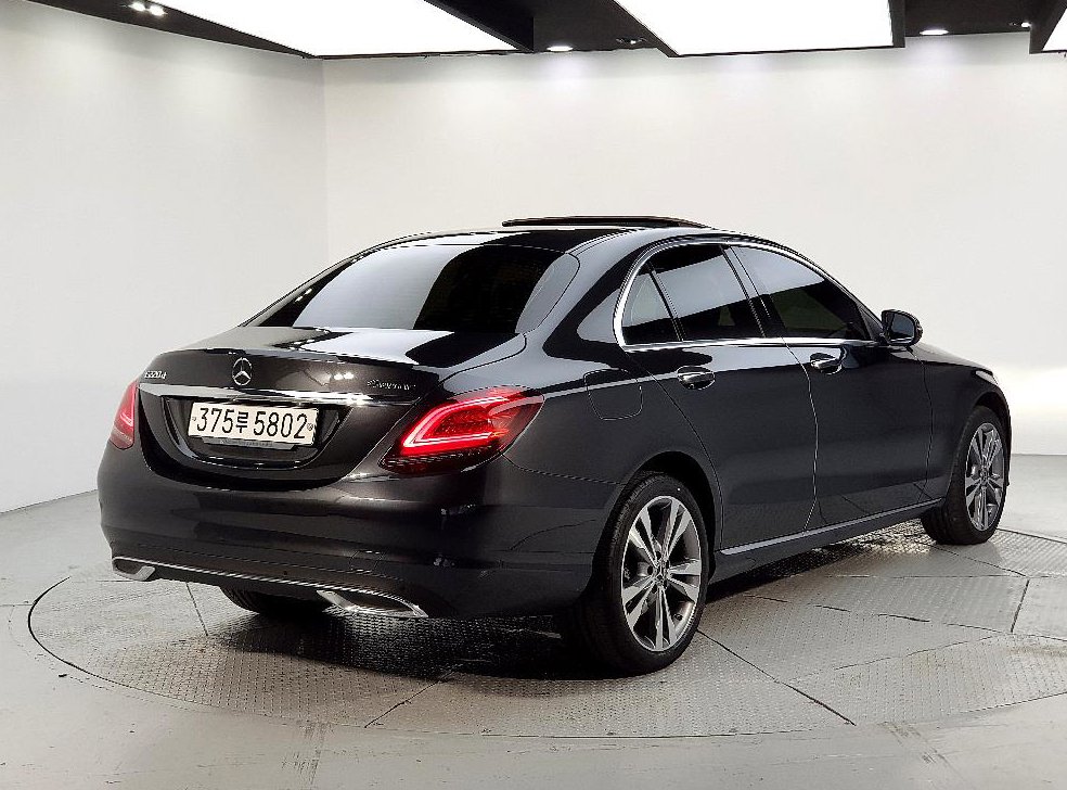 벤츠 C 클래스 C220 d 4MATIC 사진 4