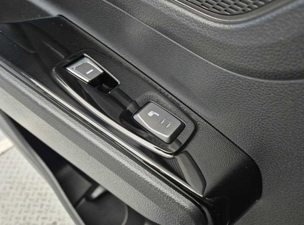 KG모빌리티(쌍용)  코란도 2WD 가솔린 1.5 C5 플러스 사진 19