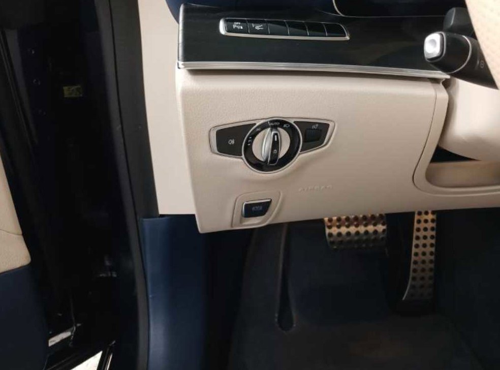 벤츠 E 클래스 E220d 쿠페 사진 10