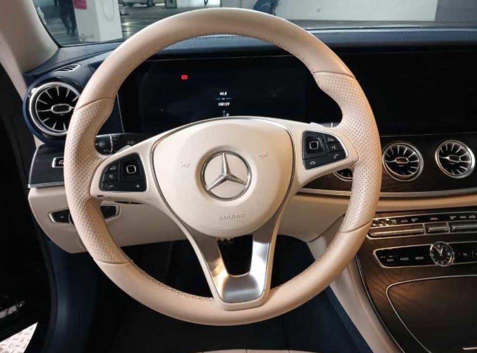 벤츠 E 클래스 E220d 쿠페 사진 11