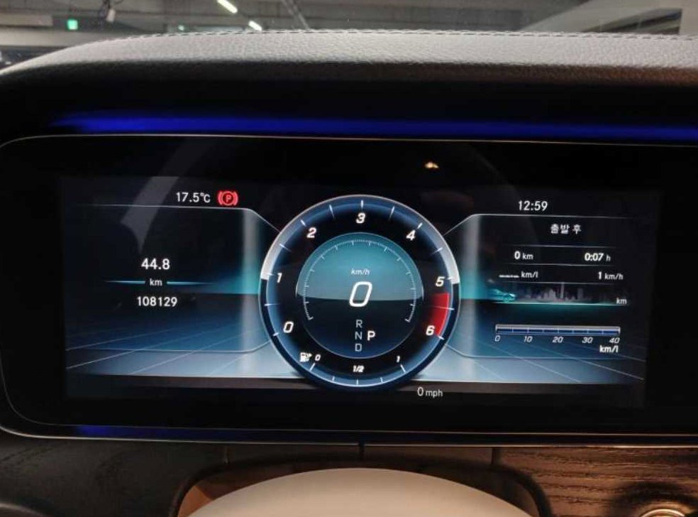 벤츠 E 클래스 E220d 쿠페 사진 12