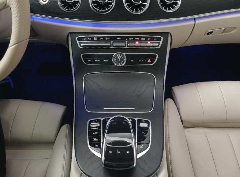 벤츠 E 클래스 E220d 쿠페 사진 15