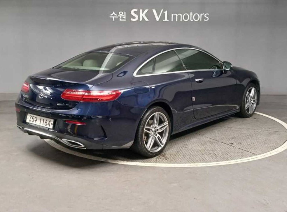 벤츠 E 클래스 E220d 쿠페 사진 4
