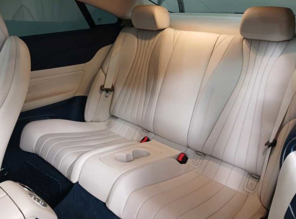 벤츠 E 클래스 E220d 쿠페 사진 8