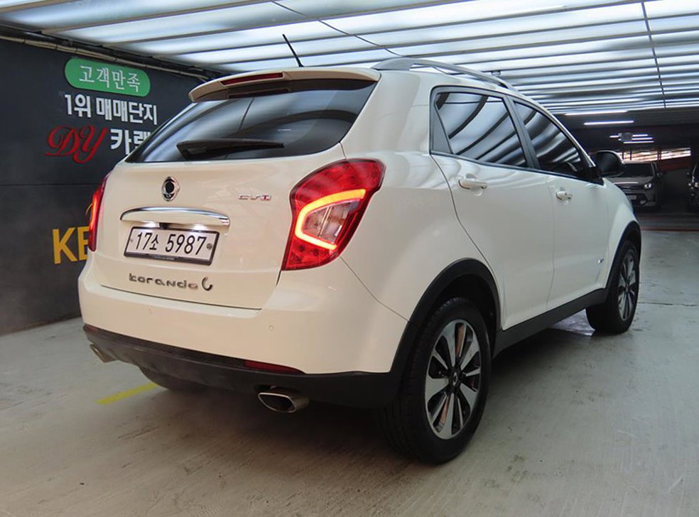 KG모빌리티(쌍용)  코란도 2WD 2.0 어드벤처 사진 4