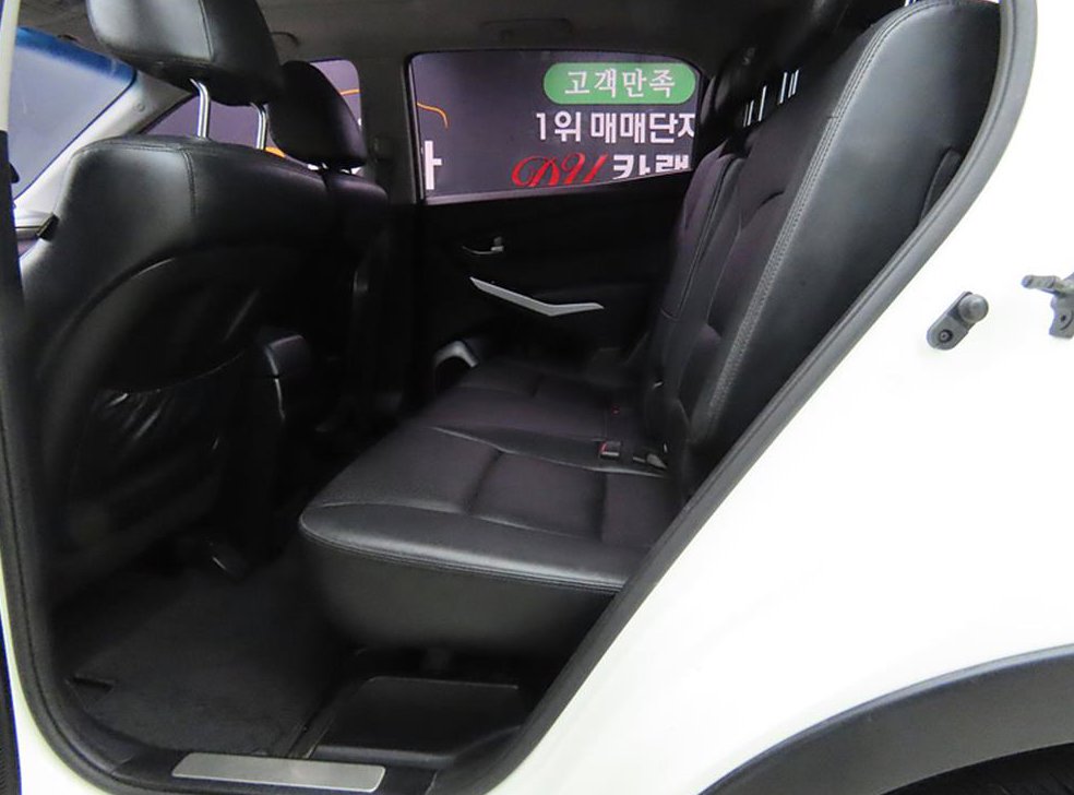 KG모빌리티(쌍용)  코란도 2WD 2.0 어드벤처 사진 6