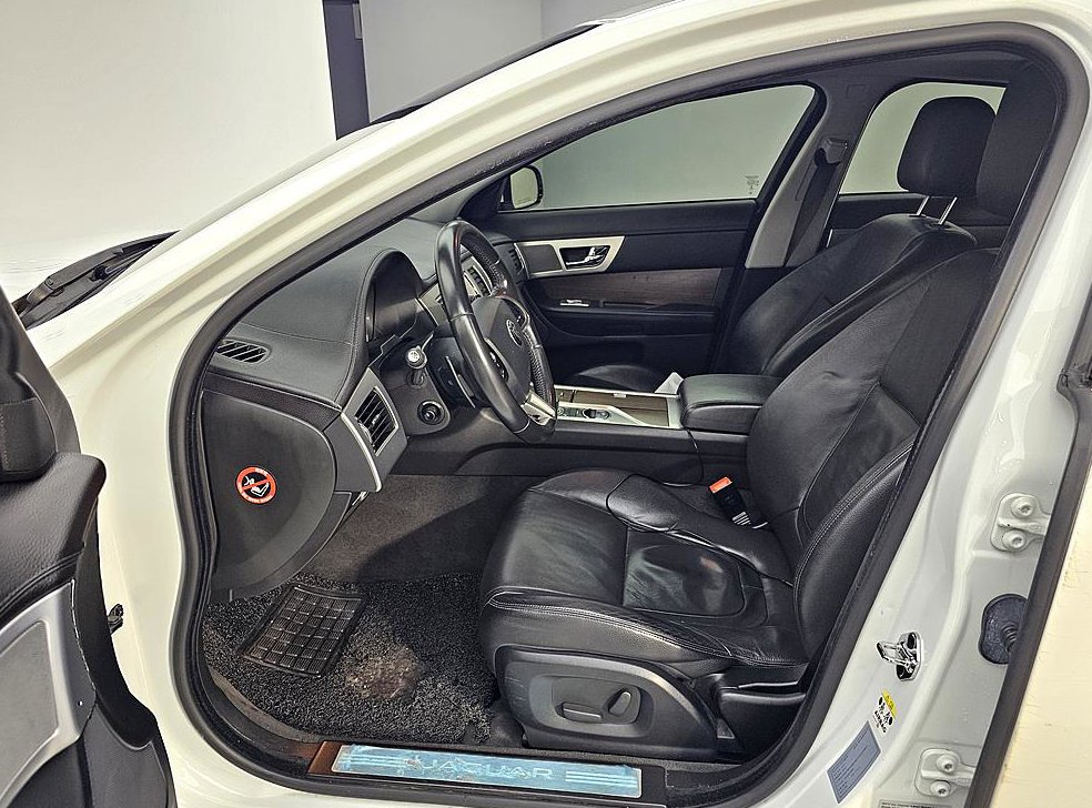 재규어 XF 2.2 D 사진 8