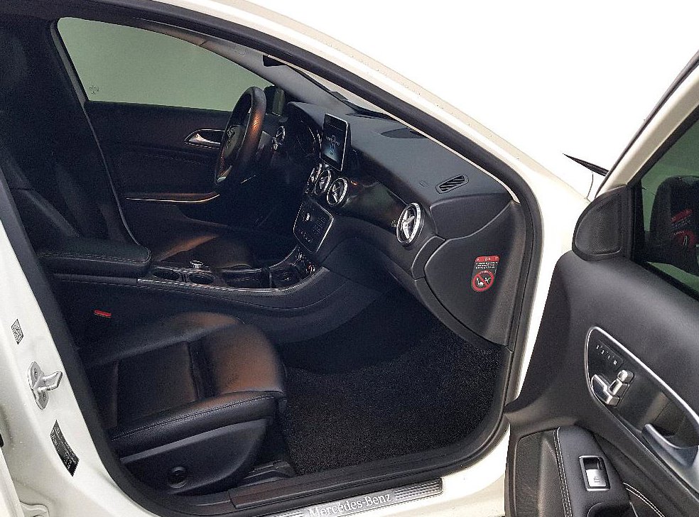 벤츠 GLA 클래스 GLA200 D 사진 13