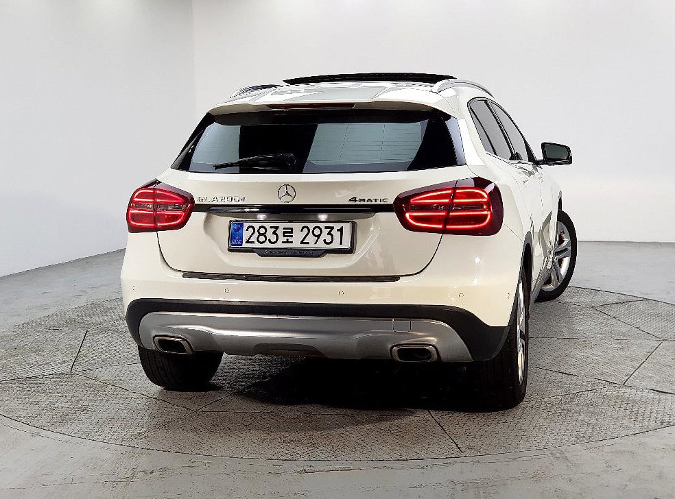 벤츠 GLA 클래스 GLA200 D 사진 3