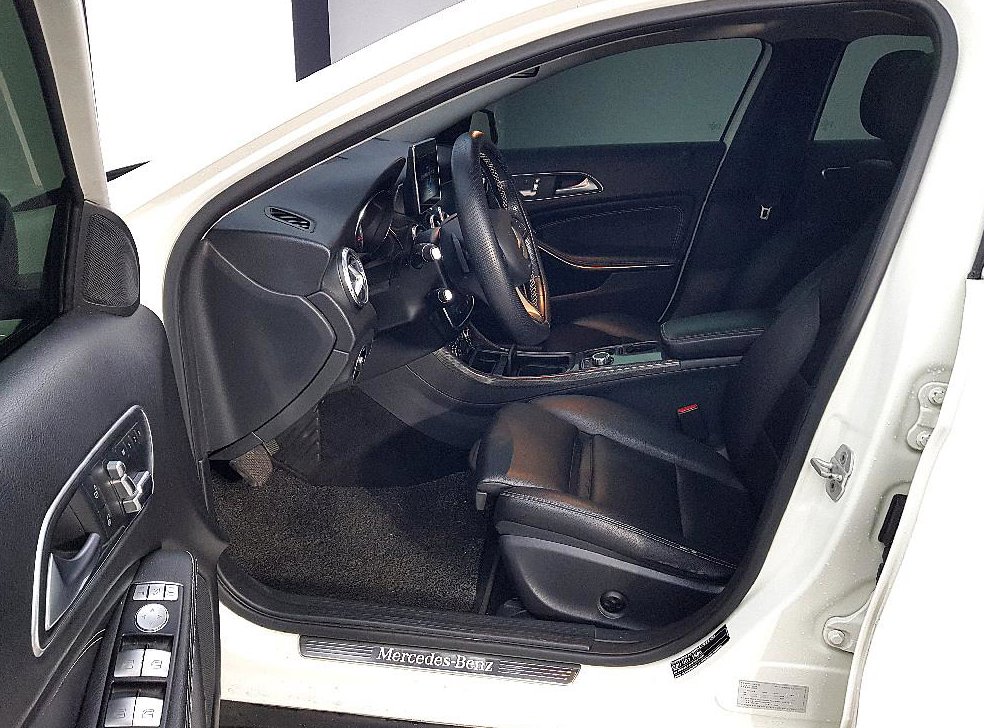 벤츠 GLA 클래스 GLA200 D 사진 8