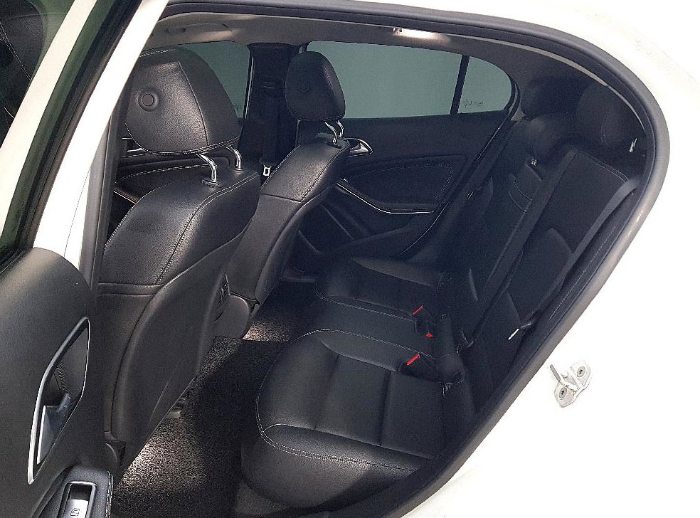 벤츠 GLA 클래스 GLA200 D 사진 9