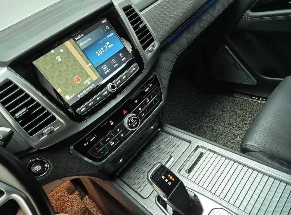 KG모빌리티(쌍용)  렉스턴 디젤 2.2 4WD 더 블랙 사진 10
