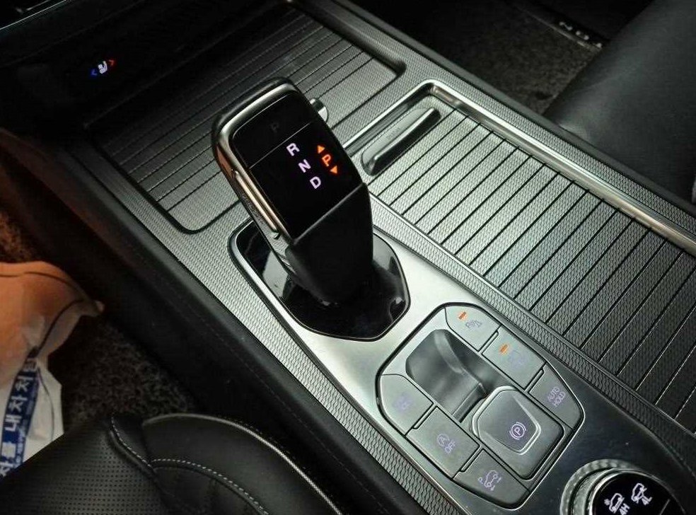 KG모빌리티(쌍용)  렉스턴 디젤 2.2 4WD 더 블랙 사진 8