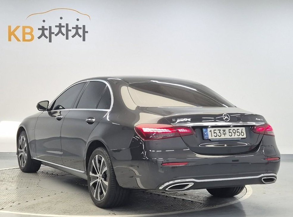 벤츠 E 클래스 E300e 4MATIC 익스클루시브 사진 2