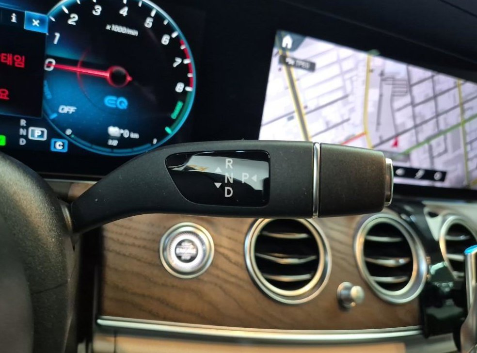 벤츠 E 클래스 E300e 4MATIC 익스클루시브 사진 8
