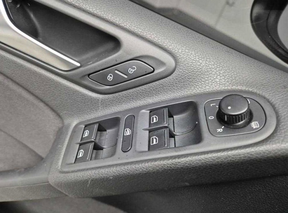 폭스바겐 골프 1.6 TDI 블루모션 사진 16