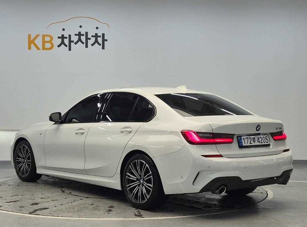 BMW 3시리즈 320d M 스포츠 사진 2