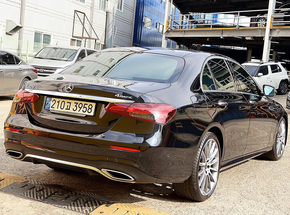 벤츠 E 클래스 E350 4MATIC AMG LINE 사진 4