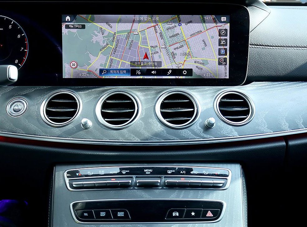 벤츠 E 클래스 E350 4MATIC AMG LINE 사진 8