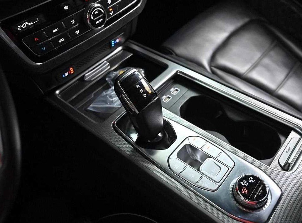 KG모빌리티(쌍용)  렉스턴 디젤 2.2 4WD 더 블랙 사진 9