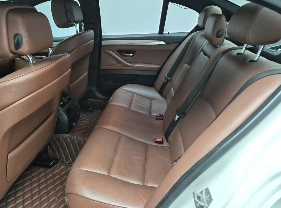BMW 5시리즈 520d M 스포츠 사진 12
